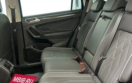 Volkswagen Tiguan II, 2023 год, 2 100 000 рублей, 19 фотография