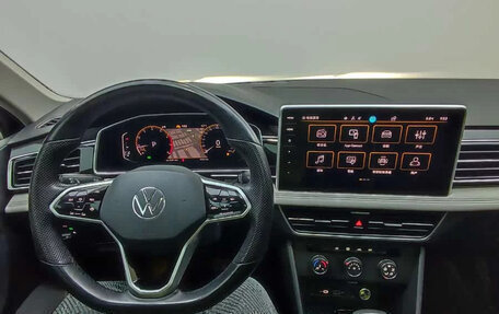 Volkswagen Tiguan II, 2023 год, 2 100 000 рублей, 11 фотография