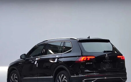 Volkswagen Tiguan II, 2023 год, 2 100 000 рублей, 6 фотография