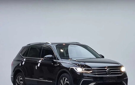 Volkswagen Tiguan II, 2023 год, 2 100 000 рублей, 3 фотография