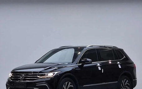 Volkswagen Tiguan II, 2023 год, 2 100 000 рублей, 4 фотография