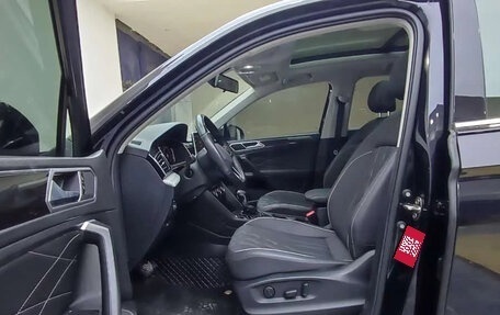 Volkswagen Tiguan II, 2023 год, 2 100 000 рублей, 10 фотография