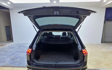 Volkswagen Tiguan II, 2023 год, 2 100 000 рублей, 16 фотография