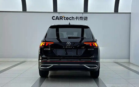 Volkswagen Tiguan II, 2023 год, 2 100 000 рублей, 4 фотография