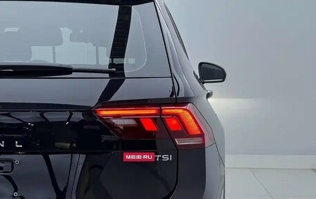 Volkswagen Tiguan II, 2023 год, 2 100 000 рублей, 5 фотография