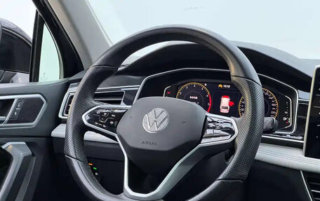 Volkswagen Tiguan II, 2023 год, 2 100 000 рублей, 10 фотография