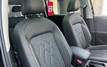 Volkswagen Tiguan II, 2023 год, 2 100 000 рублей, 14 фотография