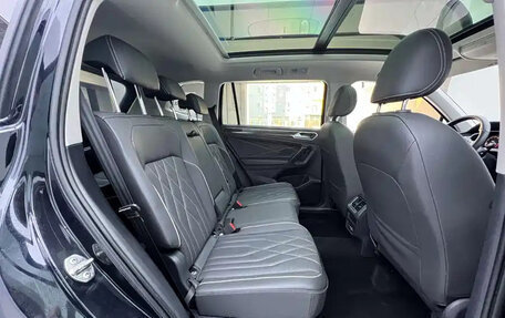 Volkswagen Tiguan II, 2023 год, 2 100 000 рублей, 23 фотография