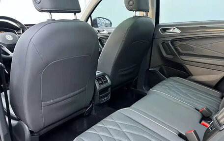 Volkswagen Tiguan II, 2023 год, 2 100 000 рублей, 24 фотография