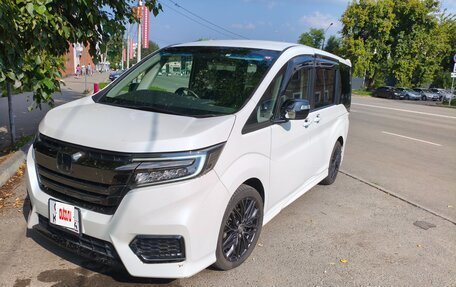 Honda Stepwgn IV, 2019 год, 2 500 000 рублей, 2 фотография