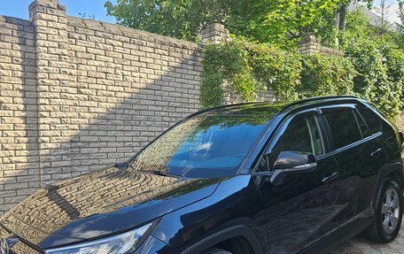 Toyota RAV4, 2021 год, 2 495 000 рублей, 2 фотография