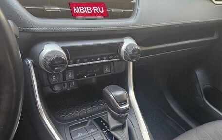 Toyota RAV4, 2021 год, 2 495 000 рублей, 8 фотография