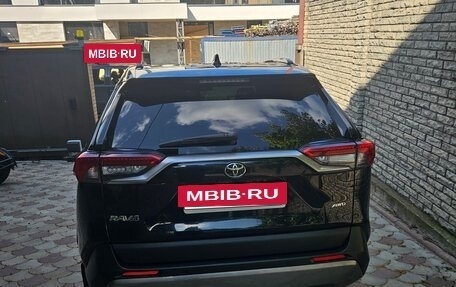 Toyota RAV4, 2021 год, 2 495 000 рублей, 4 фотография
