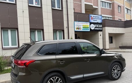Mitsubishi Outlander III рестайлинг 3, 2015 год, 1 800 000 рублей, 6 фотография