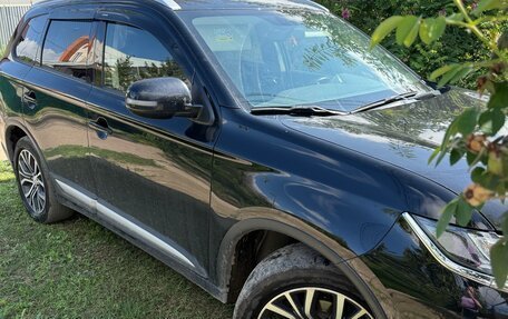 Mitsubishi Outlander III рестайлинг 3, 2018 год, 2 190 000 рублей, 2 фотография