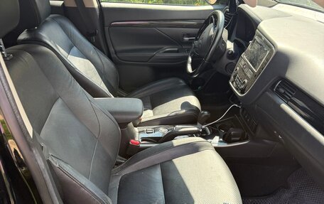 Mitsubishi Outlander III рестайлинг 3, 2018 год, 2 190 000 рублей, 6 фотография
