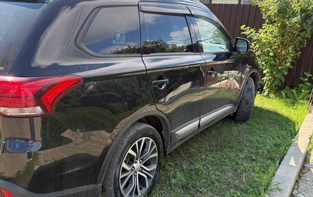 Mitsubishi Outlander III рестайлинг 3, 2018 год, 2 190 000 рублей, 3 фотография