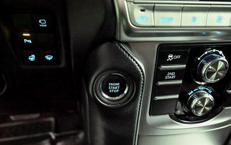 Toyota Land Cruiser Prado 150 рестайлинг 2, 2019 год, 5 700 000 рублей, 17 фотография