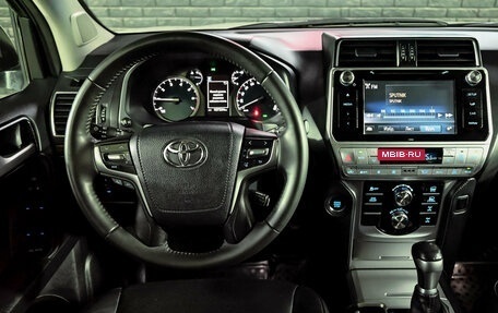 Toyota Land Cruiser Prado 150 рестайлинг 2, 2019 год, 5 700 000 рублей, 12 фотография