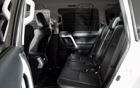 Toyota Land Cruiser Prado 150 рестайлинг 2, 2019 год, 5 700 000 рублей, 22 фотография