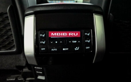 Toyota Land Cruiser Prado 150 рестайлинг 2, 2019 год, 5 700 000 рублей, 20 фотография