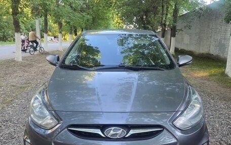 Hyundai Solaris II рестайлинг, 2011 год, 650 000 рублей, 1 фотография