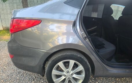 Hyundai Solaris II рестайлинг, 2011 год, 650 000 рублей, 10 фотография