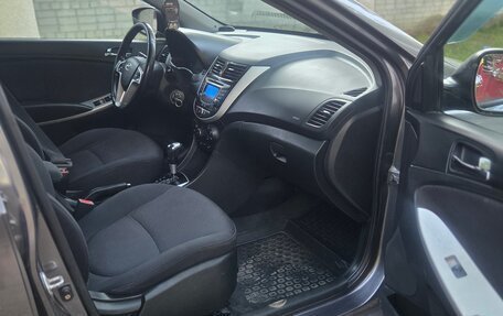 Hyundai Solaris II рестайлинг, 2011 год, 650 000 рублей, 19 фотография