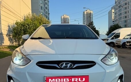 Hyundai Solaris II рестайлинг, 2013 год, 700 000 рублей, 1 фотография