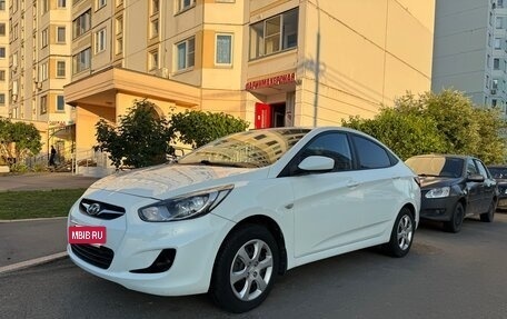 Hyundai Solaris II рестайлинг, 2013 год, 700 000 рублей, 3 фотография