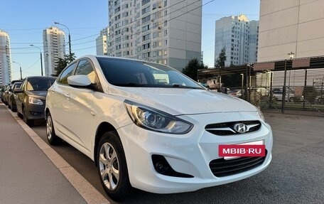 Hyundai Solaris II рестайлинг, 2013 год, 700 000 рублей, 2 фотография