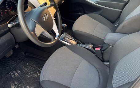 Hyundai Solaris II рестайлинг, 2013 год, 700 000 рублей, 10 фотография