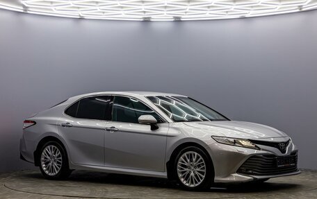 Toyota Camry, 2019 год, 2 345 000 рублей, 3 фотография
