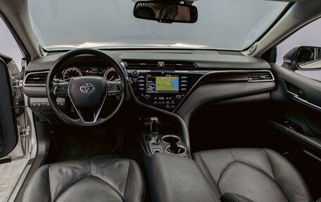 Toyota Camry, 2019 год, 2 345 000 рублей, 17 фотография