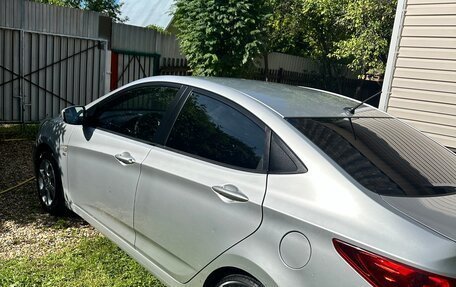 Hyundai Solaris II рестайлинг, 2011 год, 670 000 рублей, 14 фотография