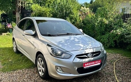 Hyundai Solaris II рестайлинг, 2011 год, 670 000 рублей, 21 фотография