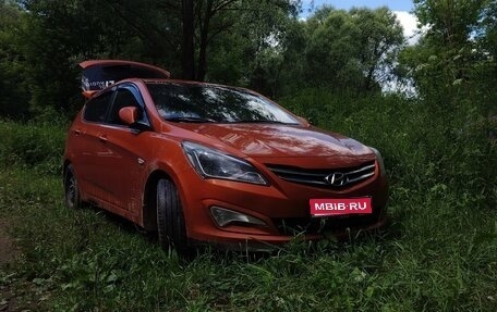 Hyundai Solaris II рестайлинг, 2015 год, 850 000 рублей, 1 фотография