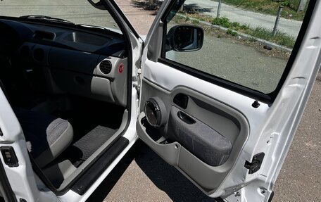 Renault Kangoo II рестайлинг, 2004 год, 490 000 рублей, 12 фотография