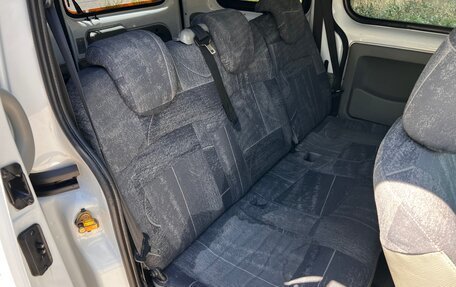 Renault Kangoo II рестайлинг, 2004 год, 490 000 рублей, 17 фотография