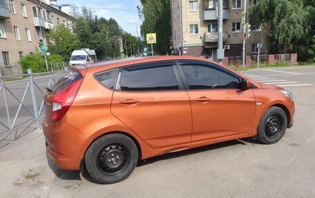 Hyundai Solaris II рестайлинг, 2015 год, 850 000 рублей, 2 фотография