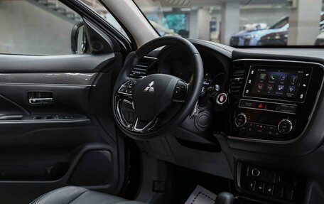 Mitsubishi Outlander III рестайлинг 3, 2019 год, 2 150 000 рублей, 11 фотография
