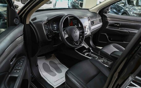Mitsubishi Outlander III рестайлинг 3, 2019 год, 2 150 000 рублей, 8 фотография