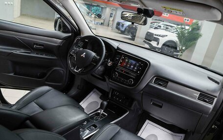 Mitsubishi Outlander III рестайлинг 3, 2019 год, 2 150 000 рублей, 6 фотография