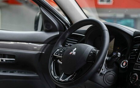 Mitsubishi Outlander III рестайлинг 3, 2019 год, 2 150 000 рублей, 13 фотография