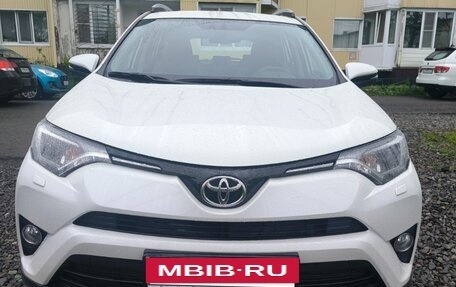 Toyota RAV4, 2017 год, 3 200 000 рублей, 2 фотография