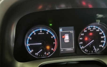 Toyota RAV4, 2017 год, 3 200 000 рублей, 13 фотография