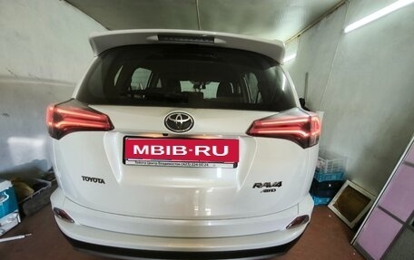 Toyota RAV4, 2017 год, 3 200 000 рублей, 10 фотография