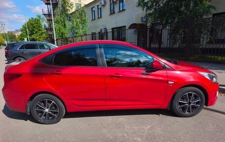 Hyundai Solaris II рестайлинг, 2015 год, 1 100 000 рублей, 4 фотография