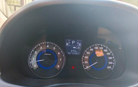 Hyundai Solaris II рестайлинг, 2015 год, 1 100 000 рублей, 10 фотография