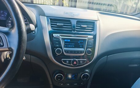Hyundai Solaris II рестайлинг, 2015 год, 1 100 000 рублей, 11 фотография